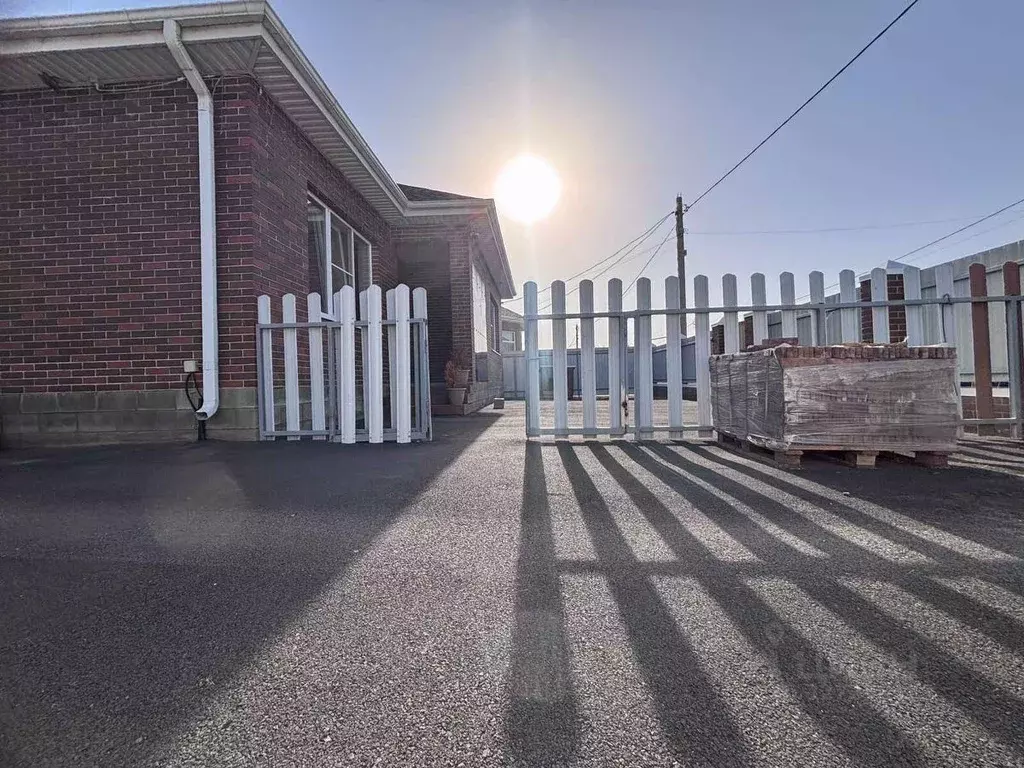 Дом в Ростовская область, Неклиновский район, Новобессергеневское ... - Фото 1