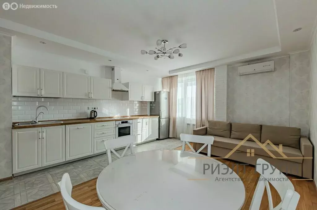 3-комнатная квартира: Казань, улица Зур Урам, 1Кк2 (80 м) - Фото 1