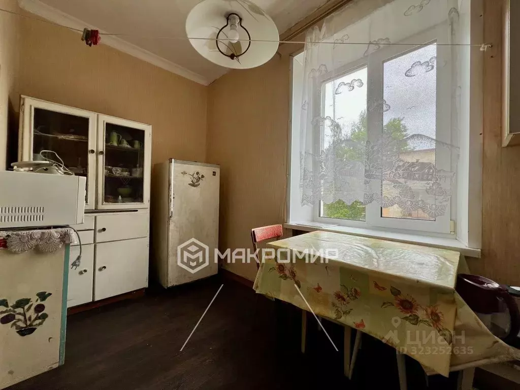 3-к кв. Брянская область, Брянск Белые Берега пгт, ул. Карла Маркса, 9 ... - Фото 1