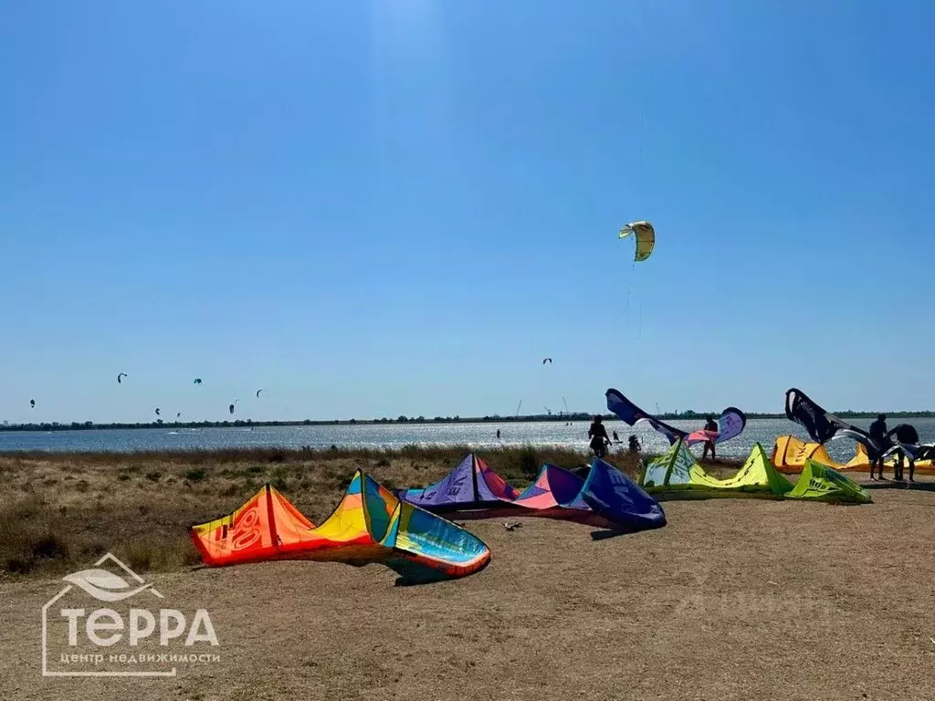 Участок в Крым, Черноморский район, с. Межводное ул. Сергея Королева ... - Фото 1