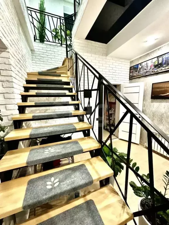 Дом в Крым, Симферопольский район, Молодежное пгт ул. Рябиновая (188 ... - Фото 1