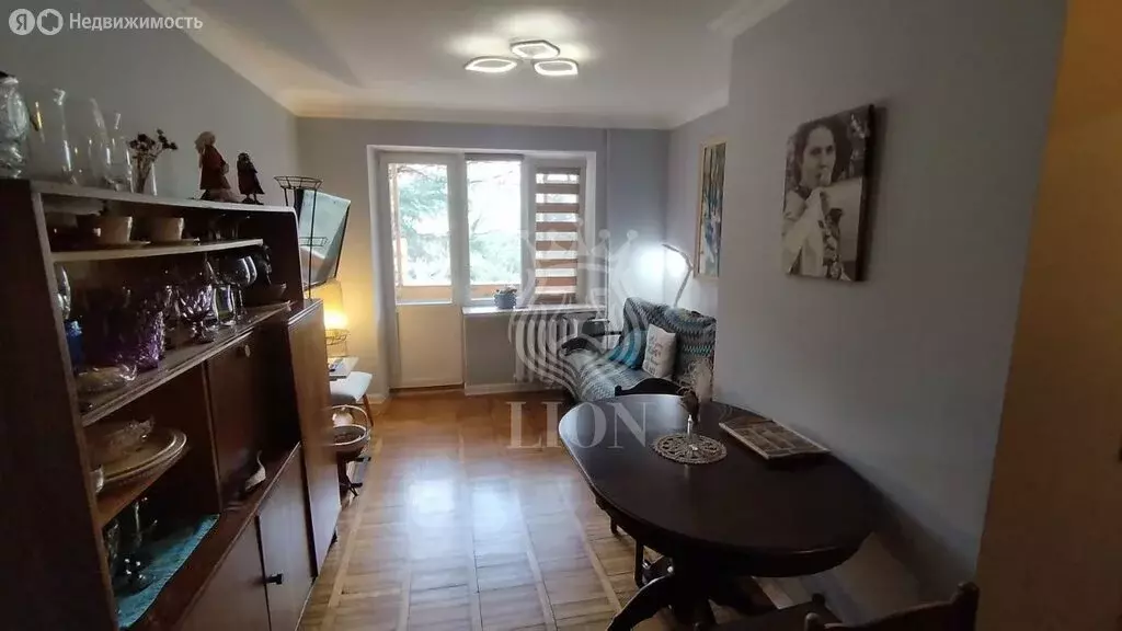 3-комнатная квартира: Алушта, улица Ленина, 48 (56.4 м) - Фото 1