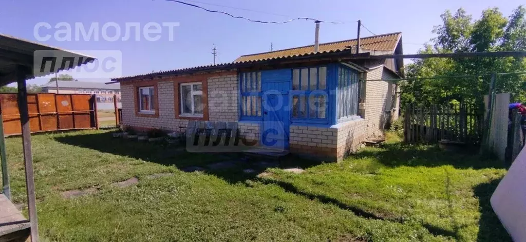 Дом в Оренбургская область, Беляевский район, Крючковский сельсовет, ... - Фото 0
