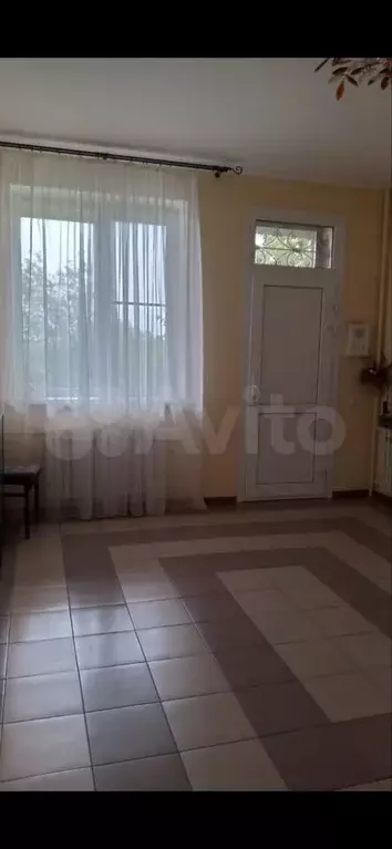 Комната 20 м в 6-к., 2/2 эт. - Фото 1