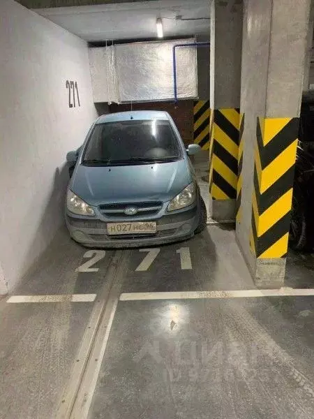 Гараж в Свердловская область, Екатеринбург ул. Азина, 31 (15 м) - Фото 1