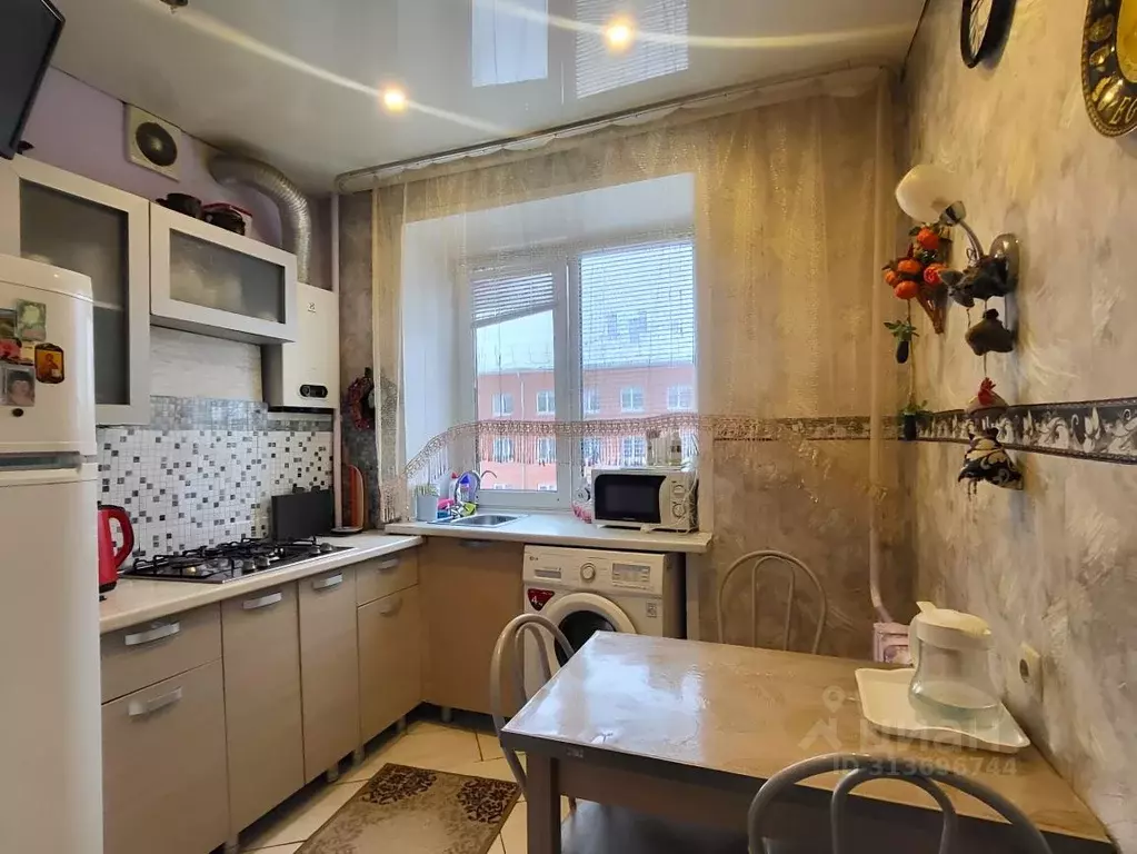 4-к кв. Вологодская область, пос. Кувшиново ул. Майская, 18 (62.0 м) - Фото 0