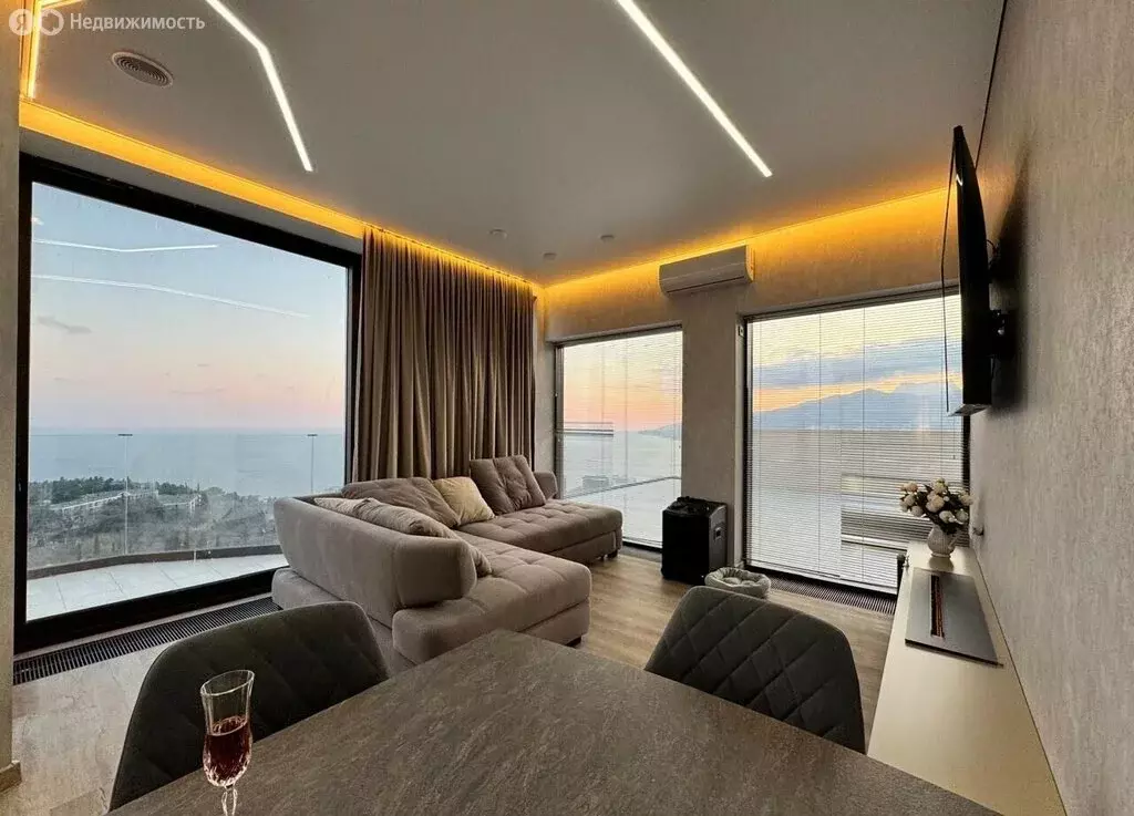 3-комнатная квартира: Массандра, улица Шевченко, 6 (90 м) - Фото 1