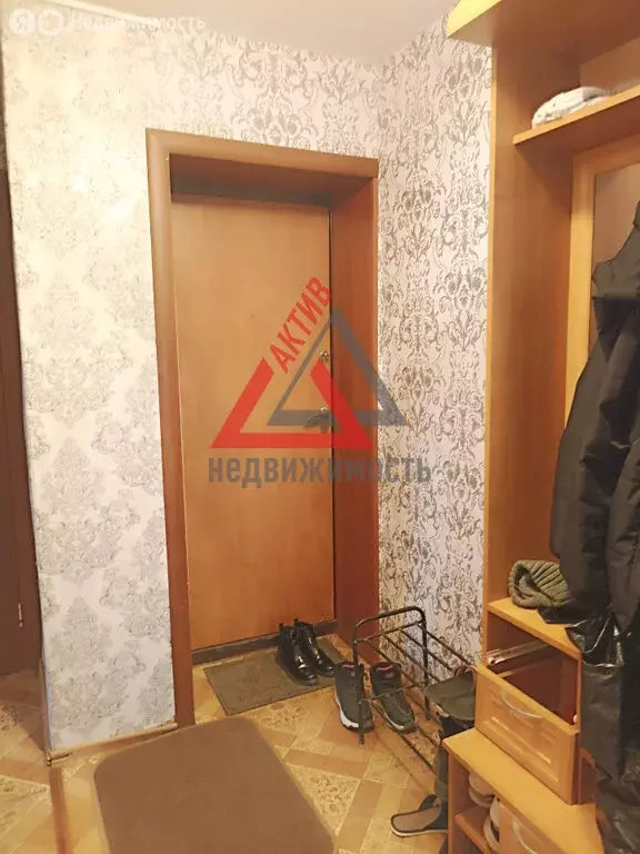 3-комнатная квартира: Каменск-Уральский, микрорайон Старый Каменск, ... - Фото 2