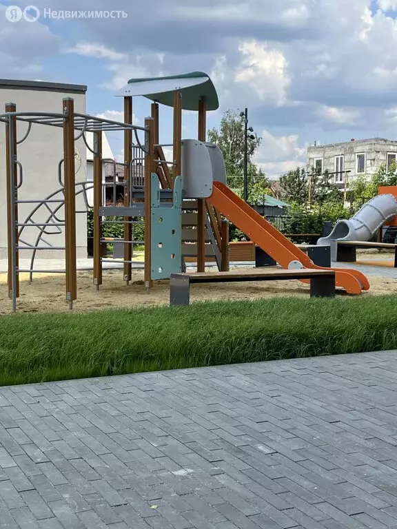 Квартира-студия: Екатеринбург, улица Молодогвардейцев, 1 (26 м) - Фото 1