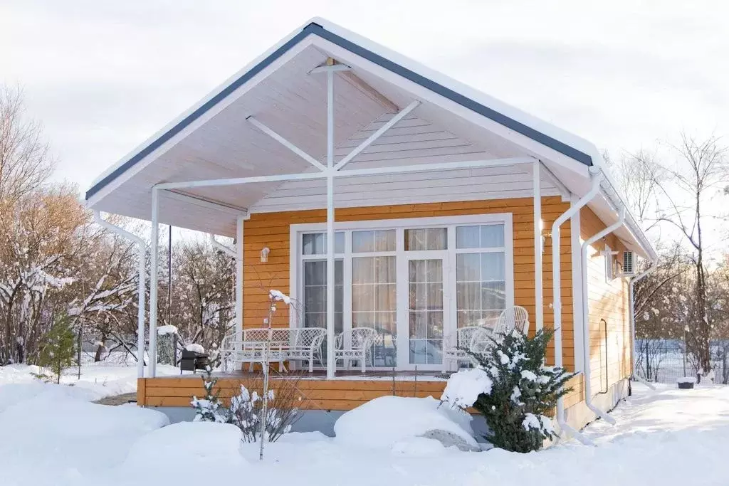 Дом в Краснодарский край, Лабинский район, Каладжинская ст-ца ул. ... - Фото 1