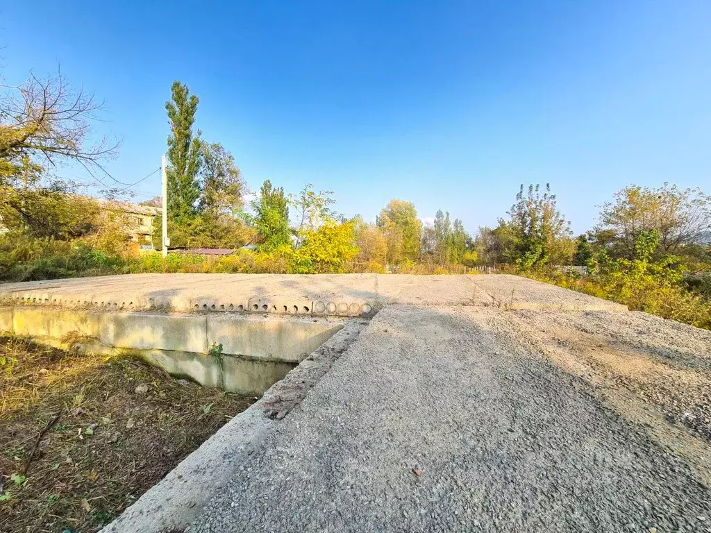 Торговая площадь в Приморский край, Партизанск Садовая ул., 19 (96 м) - Фото 1