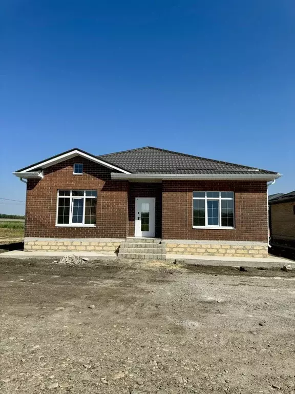 Дом в Ставропольский край, Михайловск Шпаковский район, ул. Сергея ... - Фото 1