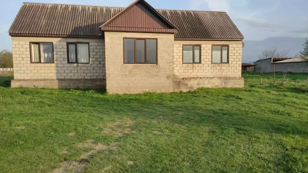 Дом в Чеченская республика, с. Урус-Мартан ул. Пустырная (109 м) - Фото 0