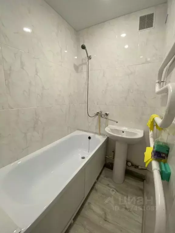 3-к кв. Татарстан, Казань ул. Комарова, 8 (60.0 м) - Фото 0