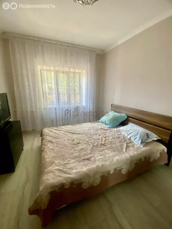3-комнатная квартира: Пятигорск, улица Пальмиро Тольятти, 157А (56 м) - Фото 0