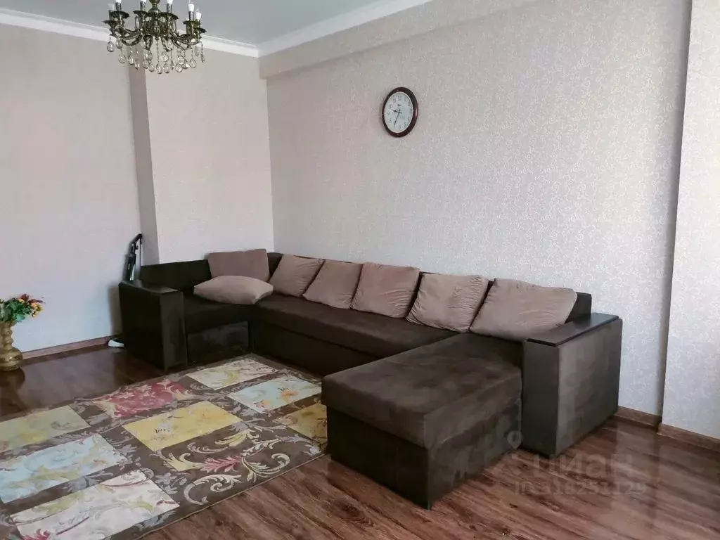 2-к кв. Дагестан, Махачкала ул. Времена Года, 8А (72.0 м) - Фото 0