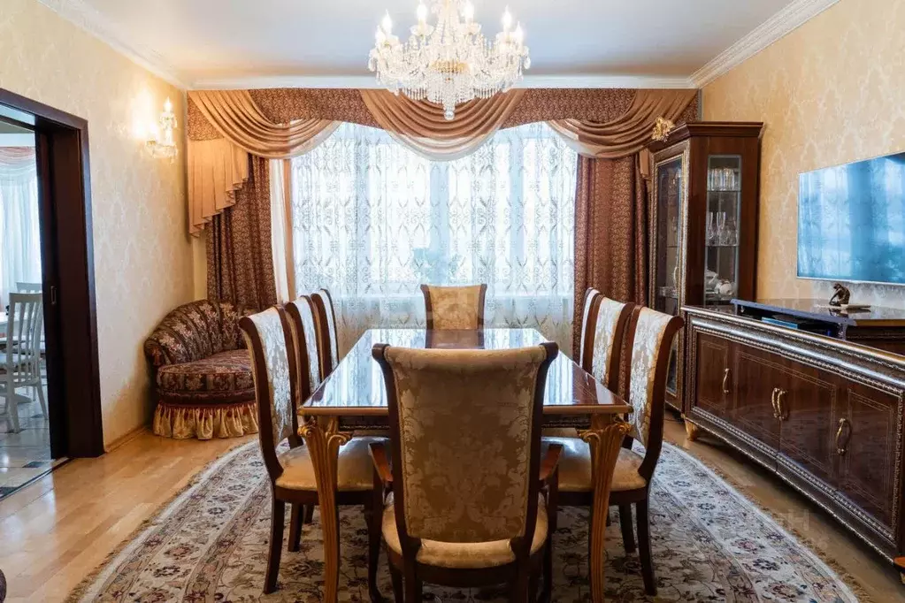 6-к кв. Башкортостан, Уфа ул. Чернышевского, 71/1 (238.0 м) - Фото 1