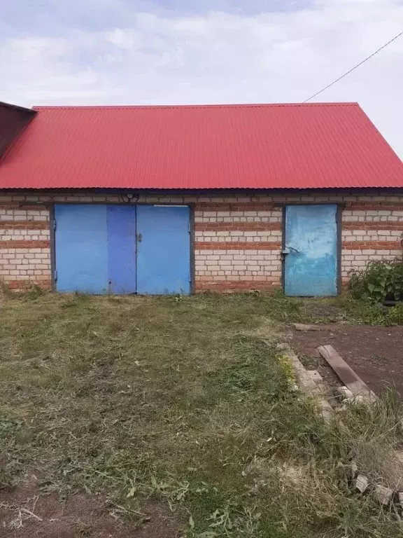 Дом в Башкортостан, Стерлибашевский сельсовет, д. Максютово ул. ... - Фото 1