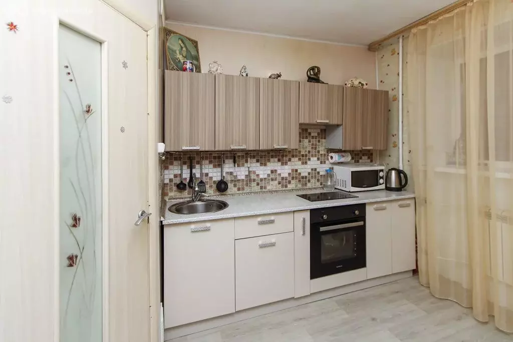 3-комнатная квартира: Тюмень, улица 50 лет Октября, 62А (50 м) - Фото 2