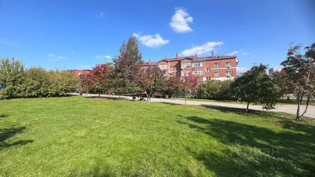 2-к кв. Свердловская область, Екатеринбург ул. Барвинка, 14 (53.3 м) - Фото 1