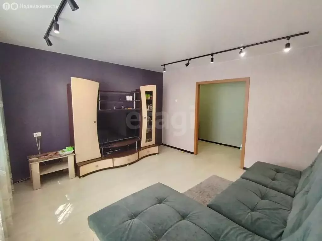 3-комнатная квартира: Прокопьевск, улица Петренко, 5 (65 м) - Фото 1