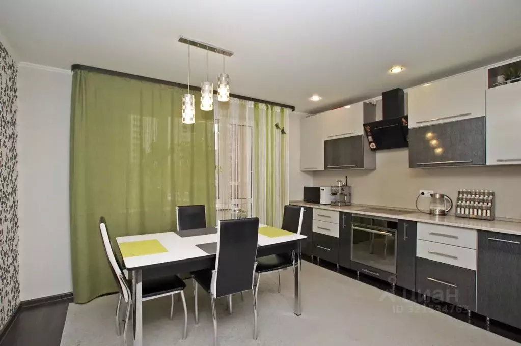 3-к кв. Омская область, Омск просп. Комарова, 21 (83.5 м) - Фото 1