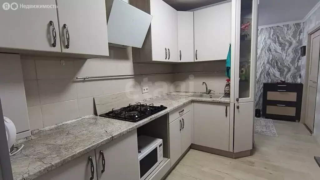 3-комнатная квартира: Энгельс, улица Тельмана, 6 (59.6 м) - Фото 1