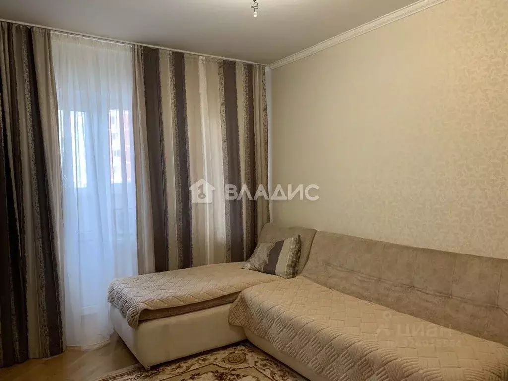 3-к кв. Белгородская область, Белгород ул. Есенина, 8 (70.8 м) - Фото 1