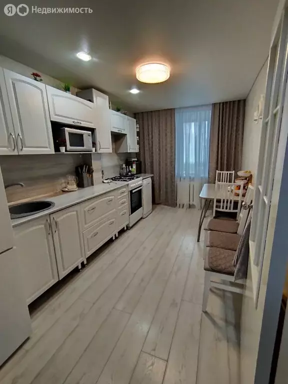 4-комнатная квартира: село Кандры, улица Нефтяников, 20 (75.5 м) - Фото 1