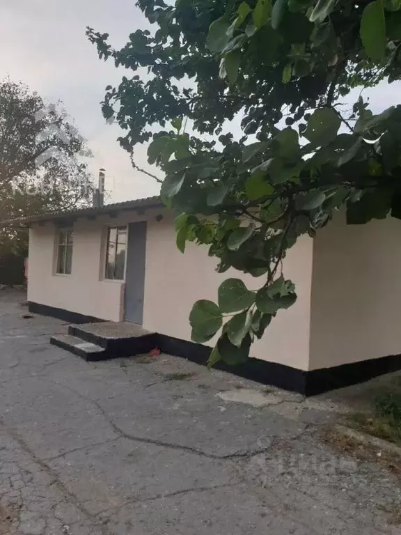 Дом в Крым, Сакский район, Веселовское с/пос, с. Наташино ул. ... - Фото 1