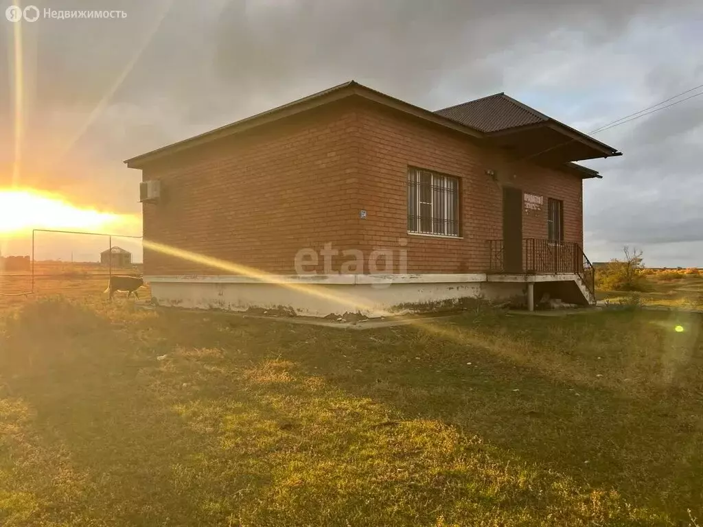 Дом в Тарумовский район, Р-215, участок граница Республики Дагестан - ... - Фото 0