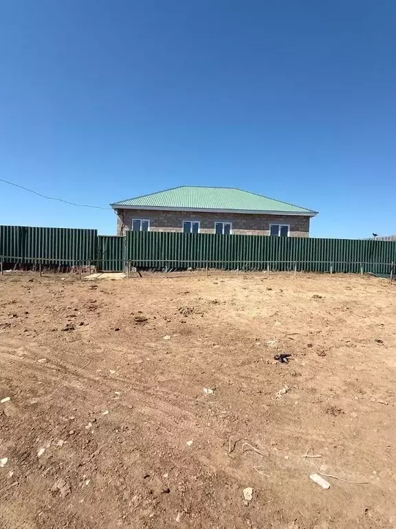 Дом в Астраханская область, Володарский район, с. Сизый Бугор ул. ... - Фото 1