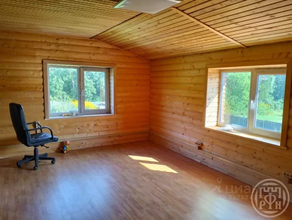 Дом в Ленинградская область, Лужский район, Скребловское с/пос, д. ... - Фото 1