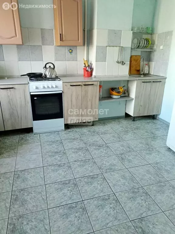 3-комнатная квартира: Уфа, улица 40 лет Октября, 11 (75.8 м) - Фото 1