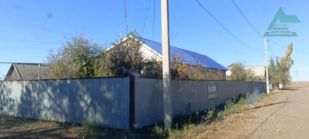 Дом в Оренбургская область, Саракташский район, с. Новочеркасск ... - Фото 1