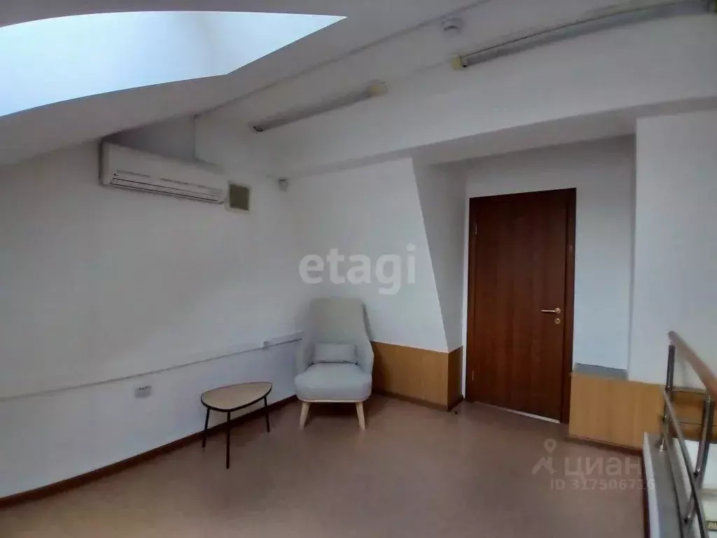 Офис в Сахалинская область, Южно-Сахалинск Курильская ул., 38 (50 м) - Фото 1