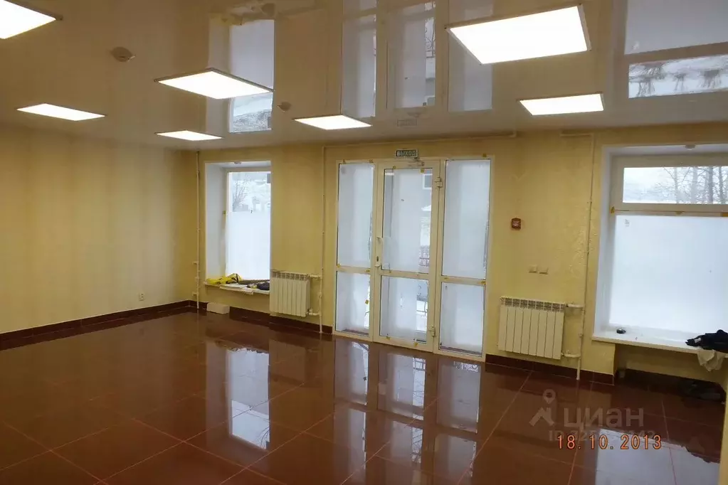 Помещение свободного назначения в Свердловская область, Карпинск ул. ... - Фото 1