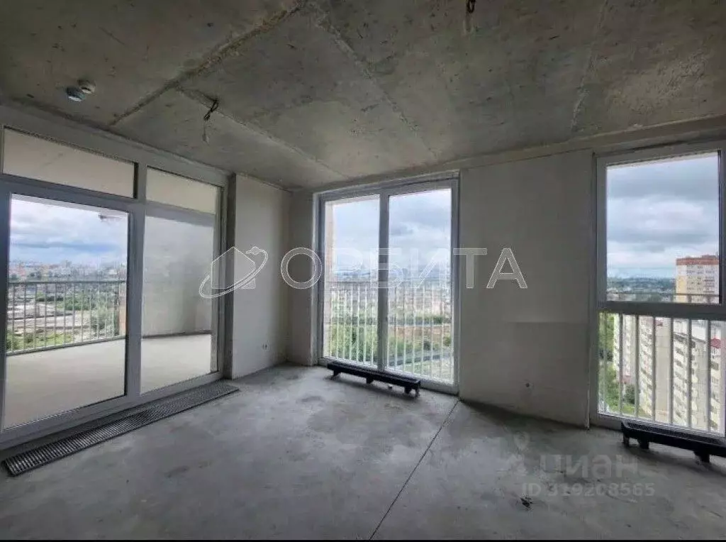 3-к кв. Тюменская область, Тюмень ул. Муравленко, 9к1 (80.0 м) - Фото 0