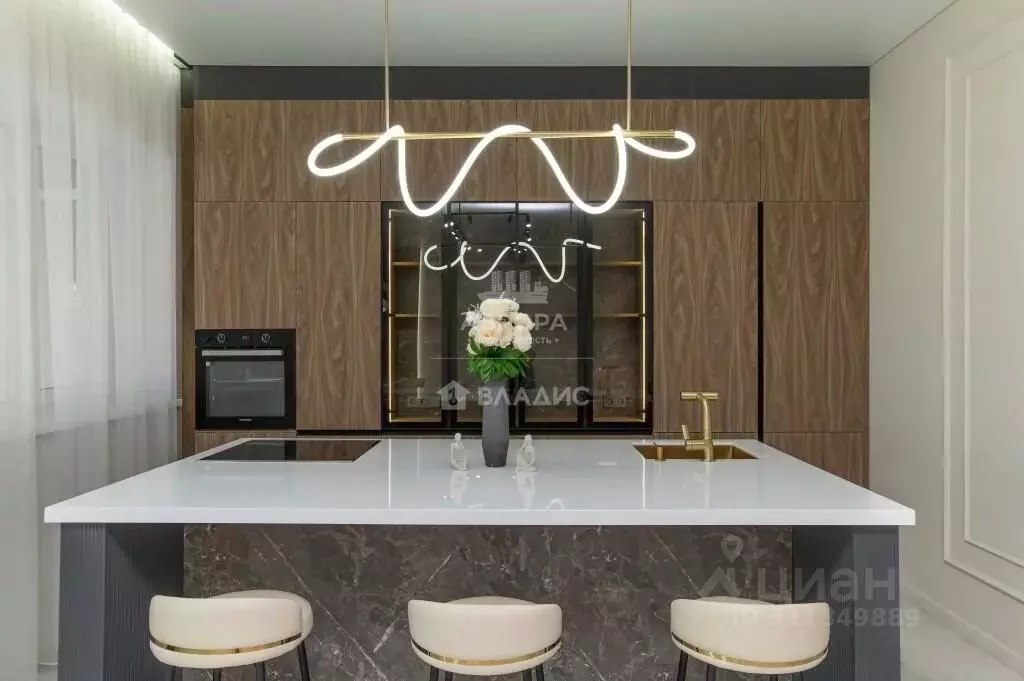 Дом в Челябинская область, Магнитогорск ул. Сочинская, 51 (320 м) - Фото 1