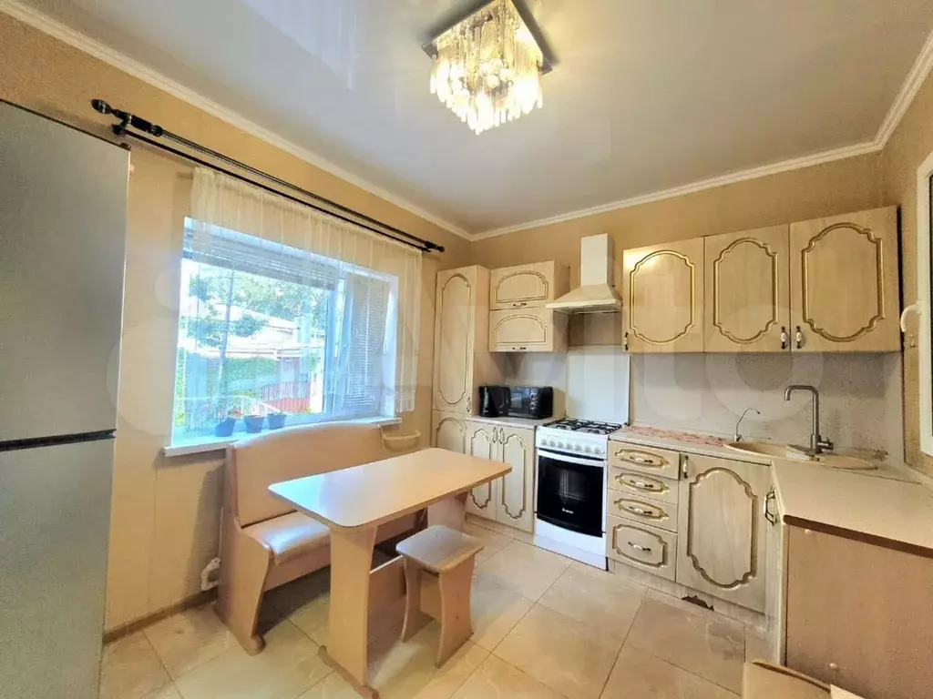 4-к. квартира, 65 м, 1/1 эт. - Фото 0