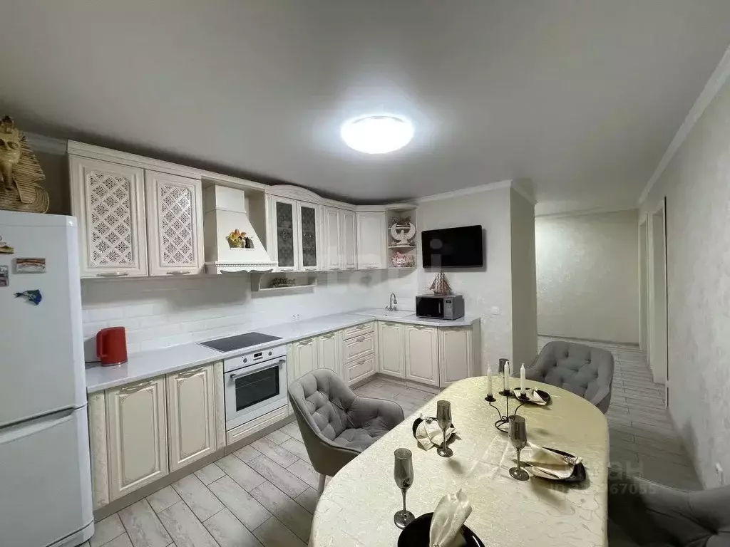 3-к кв. Тюменская область, Тюмень ул. Федюнинского, 60к2 (92.3 м) - Фото 1