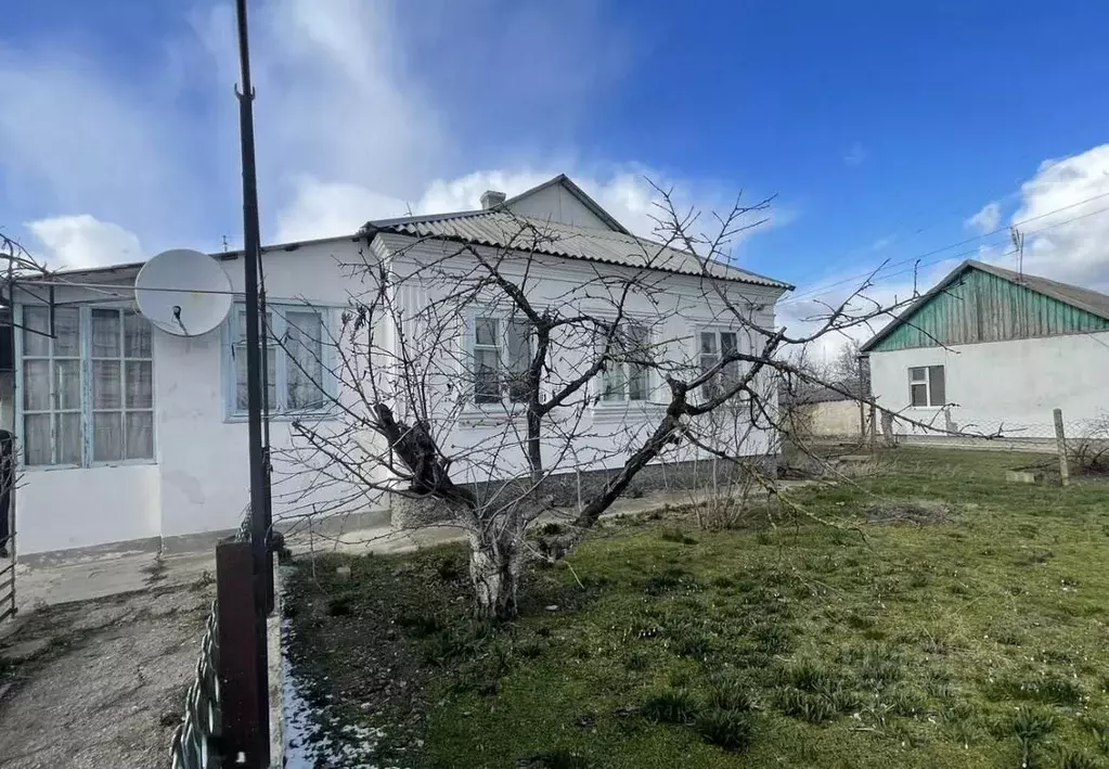 Дом в Крым, Кировский район, с. Яркое Поле ул. Калинина, 4 (73 м) - Фото 1