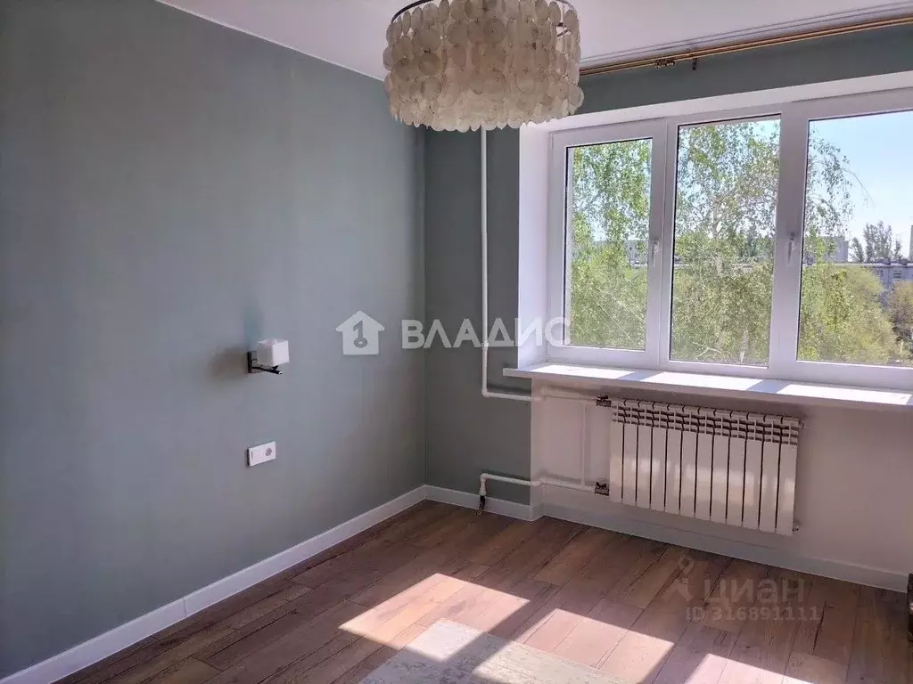 3-к кв. Волгоградская область, Волгоград ул. Маршала Еременко, 78 ... - Фото 0