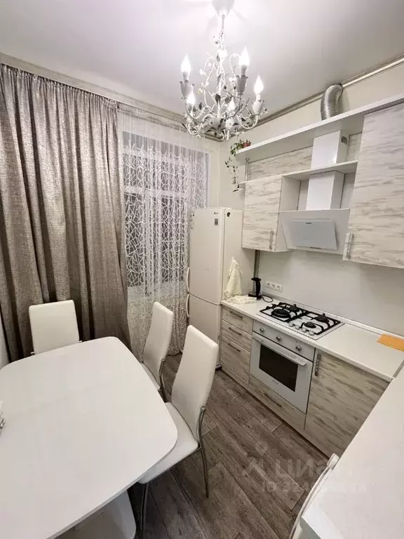 2-к кв. Астраханская область, Астрахань пл. Ленина, 10 (65.0 м) - Фото 2