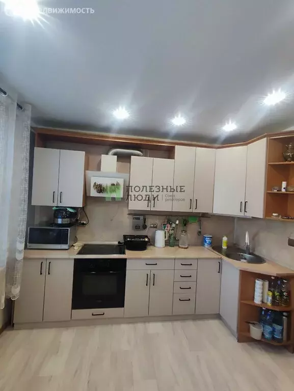 2-комнатная квартира: 6-й микрорайон, 20 (51.3 м) - Фото 2