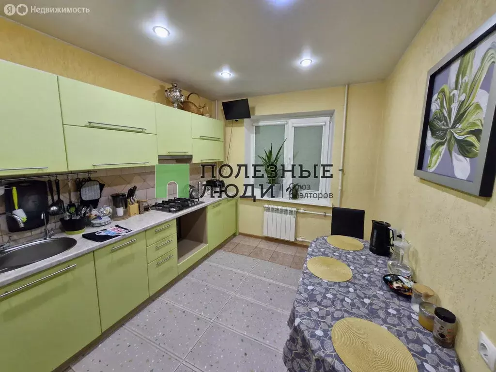 4-комнатная квартира: Саратов, улица имени И.П. Бардина, 4 (81 м) - Фото 0