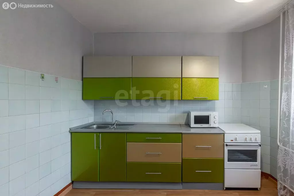 4-комнатная квартира: Барнаул, улица Веры Кащеевой, 15 (96.2 м) - Фото 2