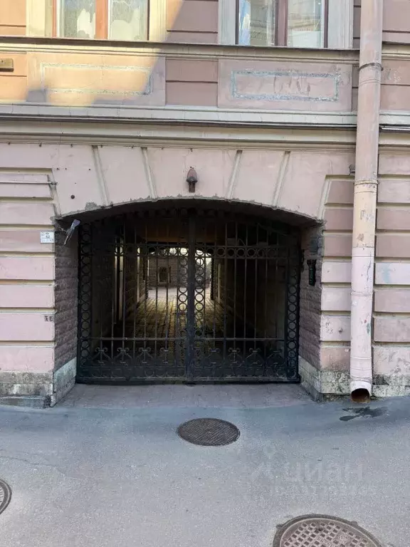 Гараж в Санкт-Петербург Вознесенский просп., 20 (13 м) - Фото 1