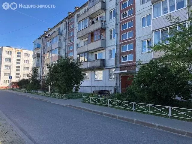 3-комнатная квартира: Приозерск, улица Калинина, 29 (62.1 м) - Фото 0