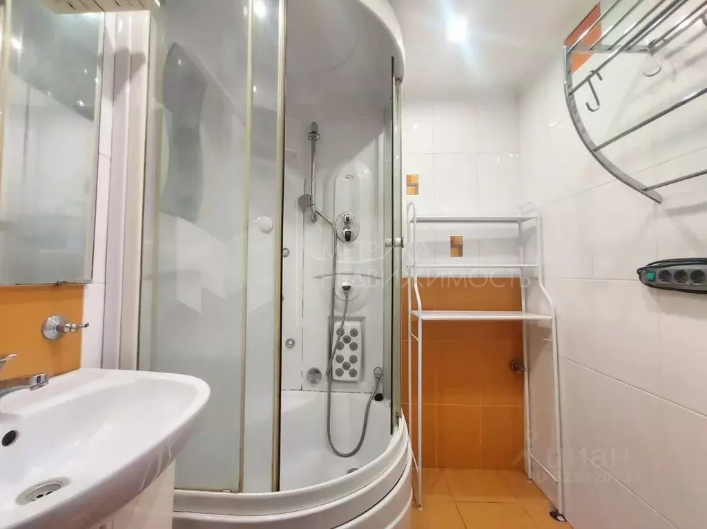 2-к кв. Тюменская область, Тюмень ул. Свердлова, 12 (50.0 м) - Фото 1